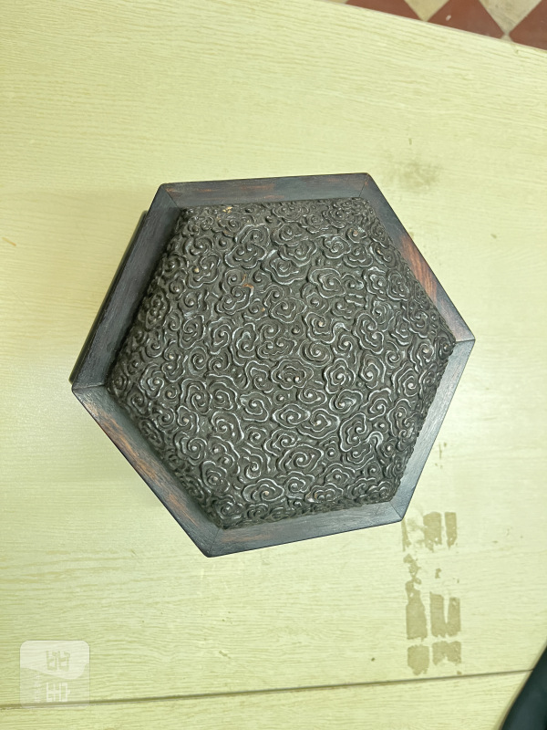 红木卷云纹八方弥勒座 - 图2
